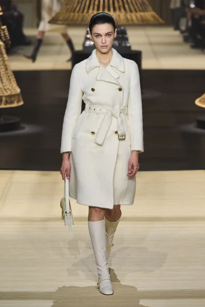 Look 10